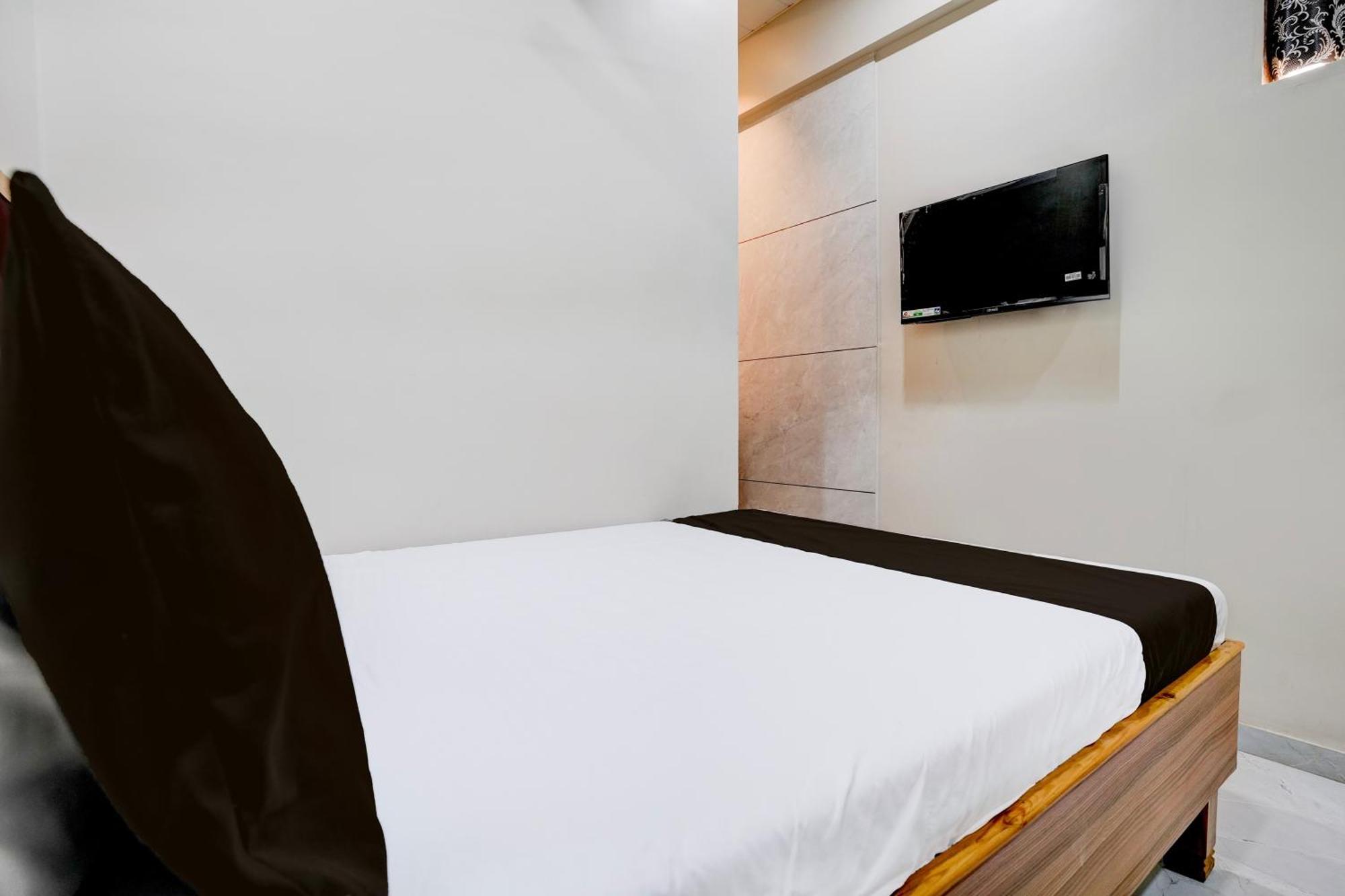 Super Hotel O Divine Fine Dine Lodging And Boarding Kalyān Eksteriør billede