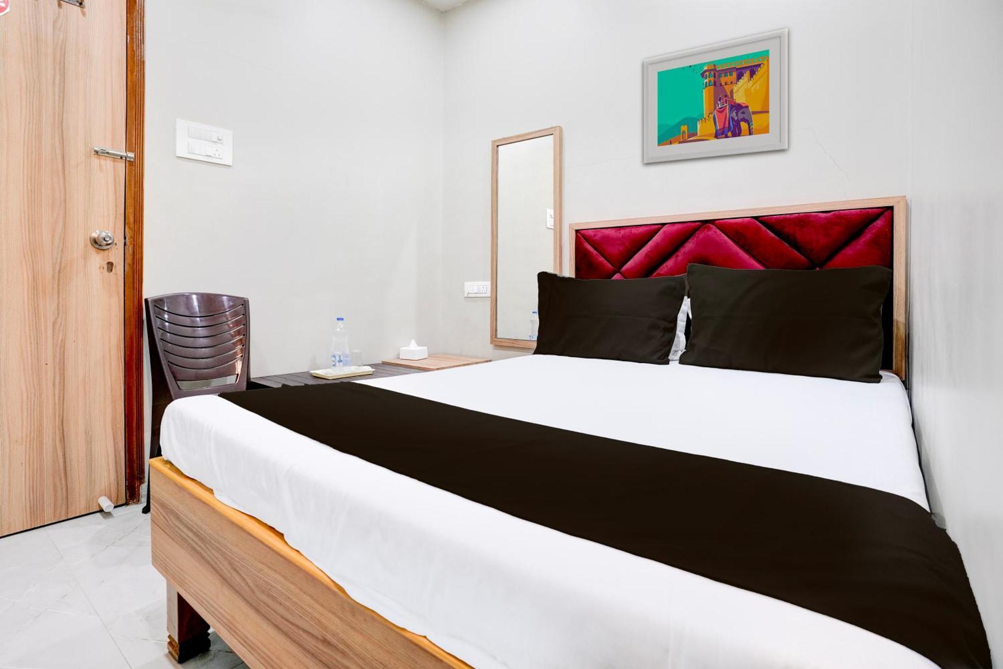 Super Hotel O Divine Fine Dine Lodging And Boarding Kalyān Eksteriør billede