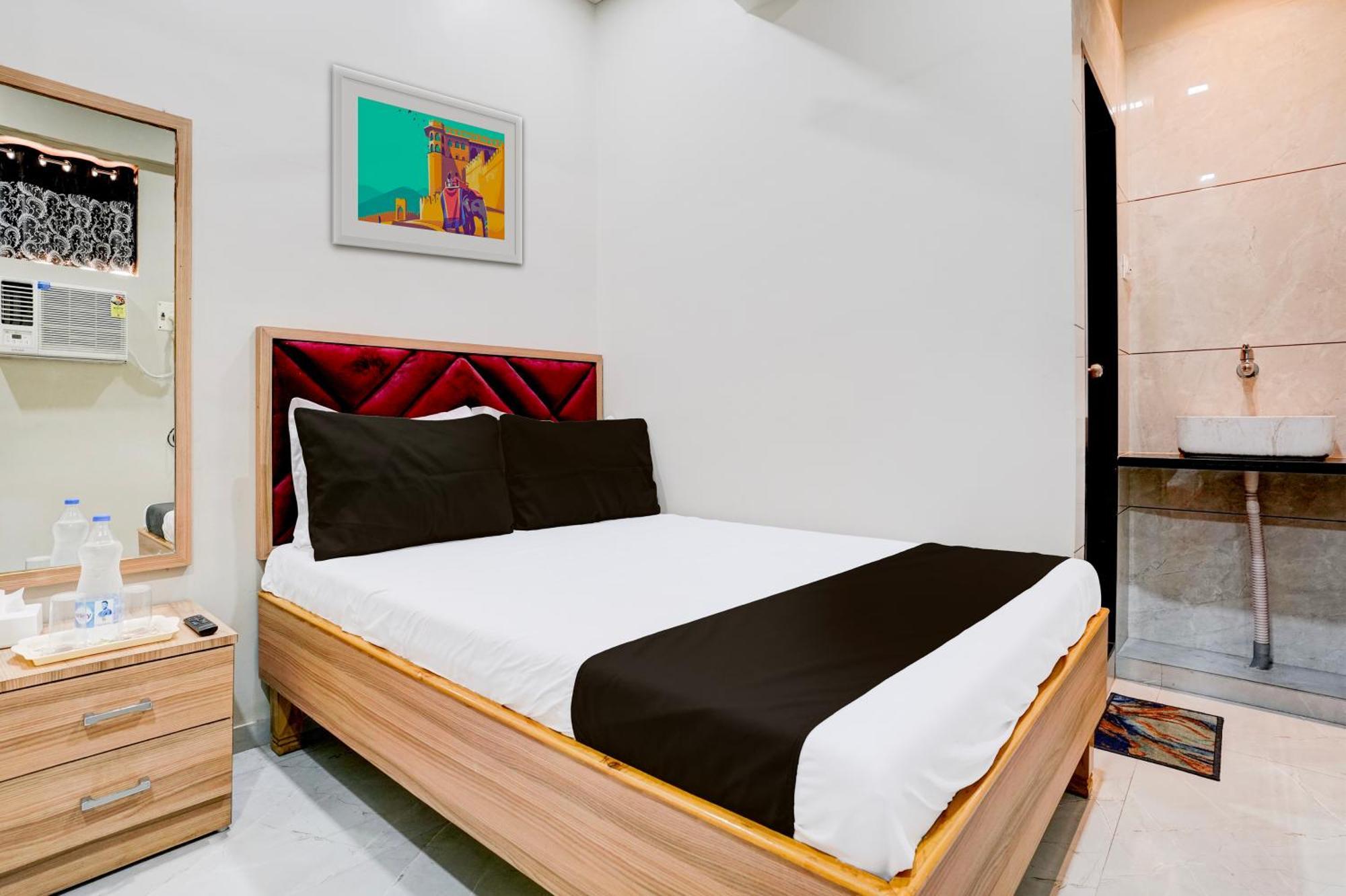 Super Hotel O Divine Fine Dine Lodging And Boarding Kalyān Eksteriør billede