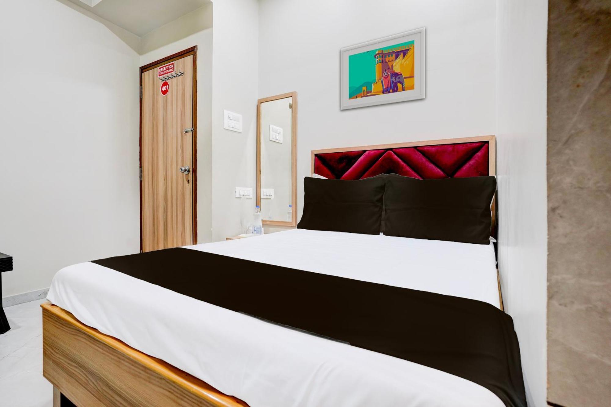 Super Hotel O Divine Fine Dine Lodging And Boarding Kalyān Eksteriør billede