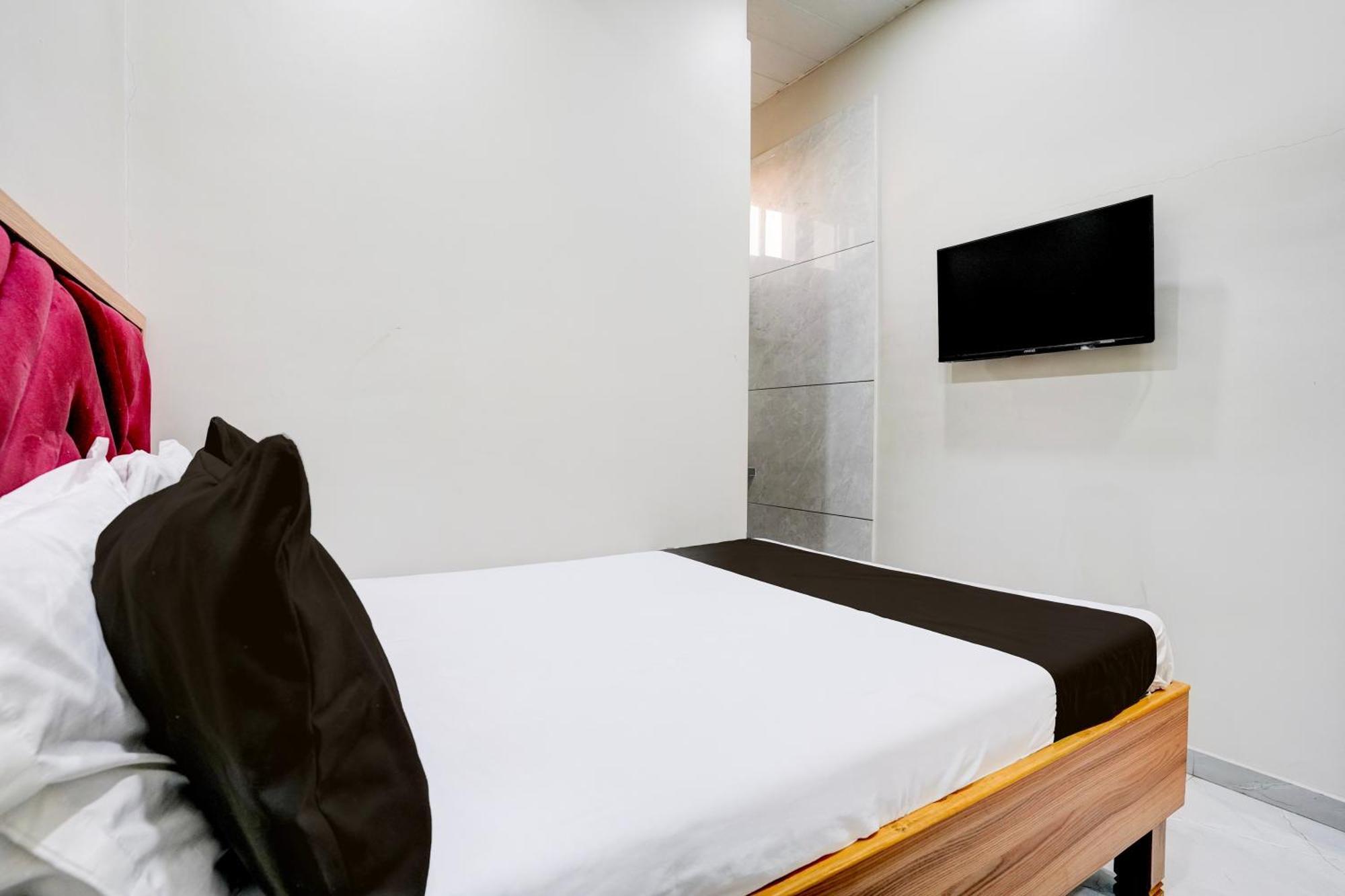 Super Hotel O Divine Fine Dine Lodging And Boarding Kalyān Eksteriør billede